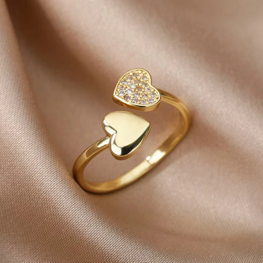 Luxe Geometric Embrace Ring™